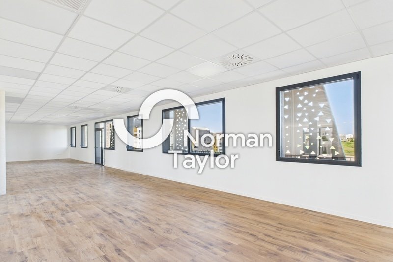 092404352_34_1798_10