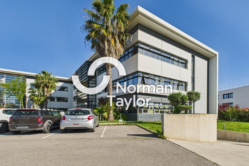 055411174_34_1758_18