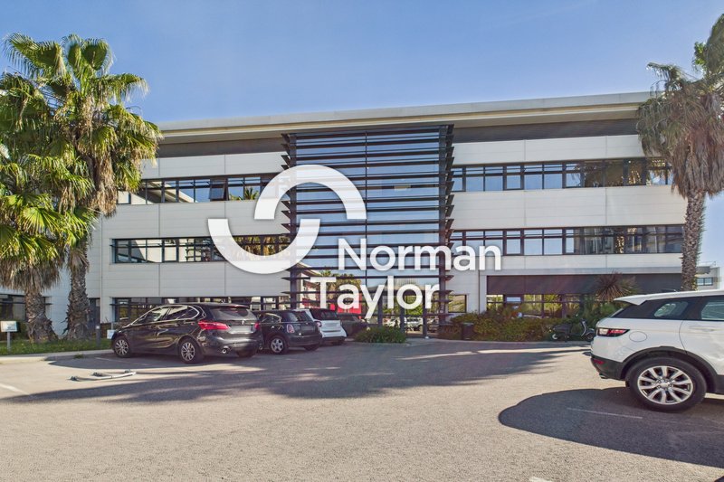 055414382_34_1758_19